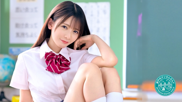 図書室の机で隣に座り、自習中の同級生の男子を誘惑するように見つめる野々浦暖。