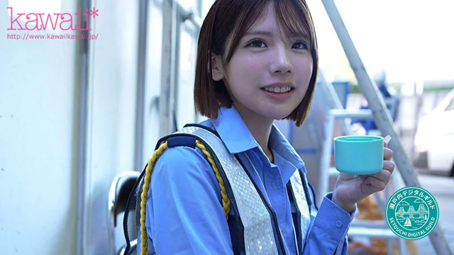 交通警備員の制服姿で微笑む翔乃そら。二十歳の瑞々しいベビーフェイスと現場のギャップが魅力のデビュー作レビュー画像。